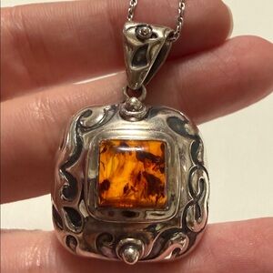 Gorgeous Sterling Silver 925 Amber Pendant Necklace
